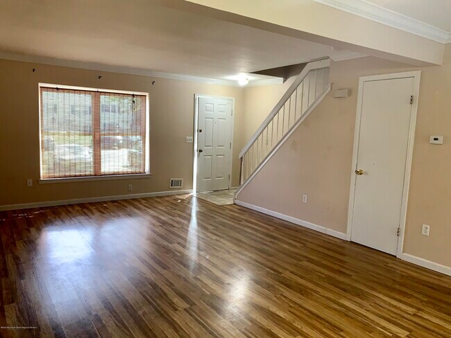 Building Photo - 2010 Sawmill Rd