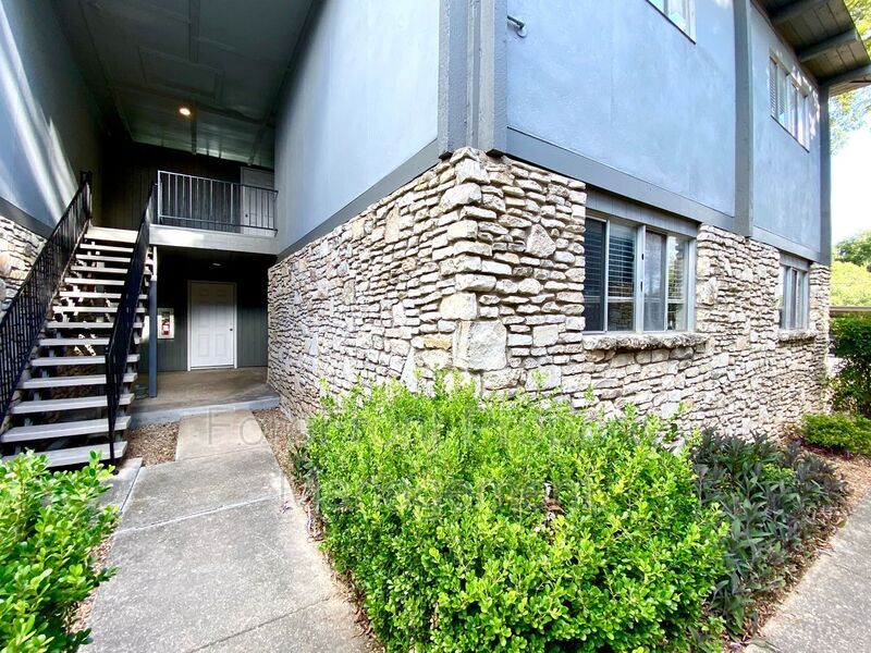 Primary Photo - 735 Byrnes Dr