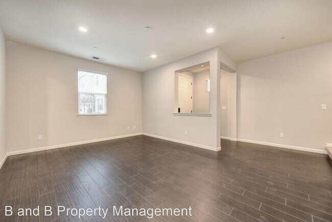 Building Photo - 4 br, 3 bath House - 1041 Dennington Place