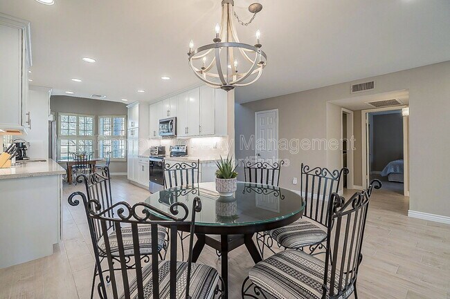 Foto del edificio - 10527 E Fanfol Ln