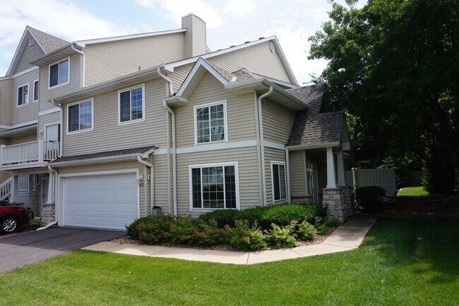 Foto del edificio - 612 Willoughby Way W