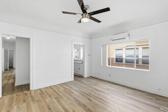 Building Photo - 707 W 48th St