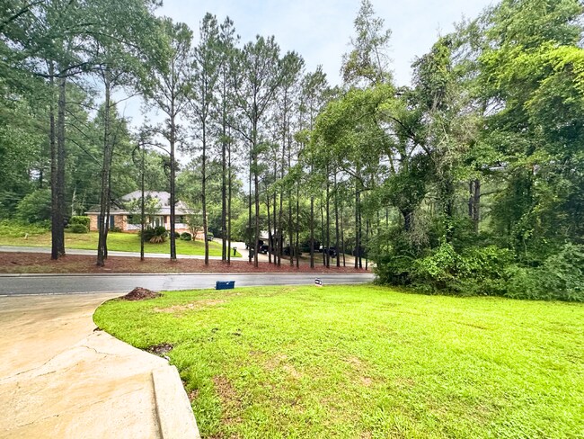 Building Photo - 662 Ridgewood Dr