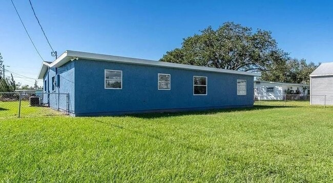 Building Photo - 608 Tangerine St