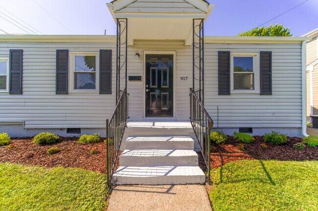 Building Photo - 917 Albert Ave
