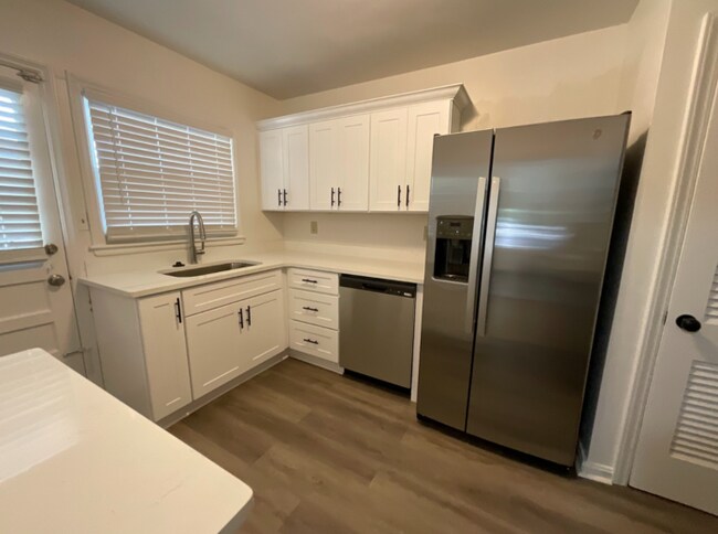 Foto del edificio - 911 Lindbergh Drive NE