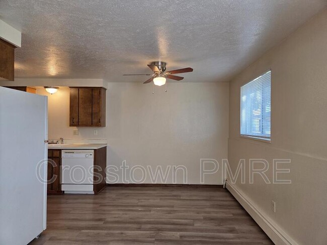 Building Photo - 1012 N Van Buren Ave