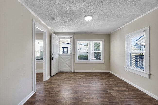 Building Photo - 607 1st Ave