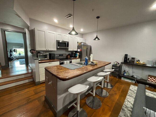 Foto del edificio - 235 E Market St