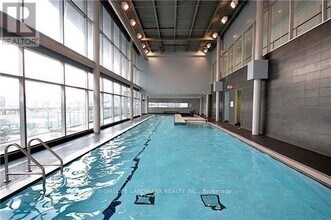 Building Photo - 705-4k Spadina Ave.