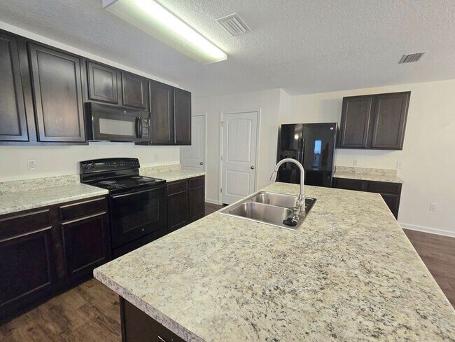 Foto del edificio - 5860 Magnolia Bend Blvd