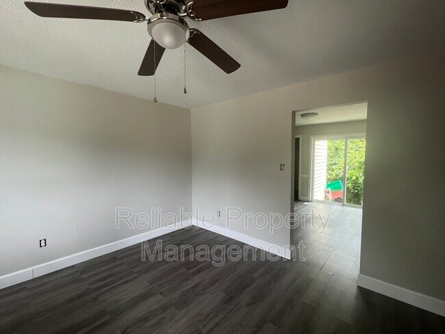 Foto del edificio - 430 S Smith St