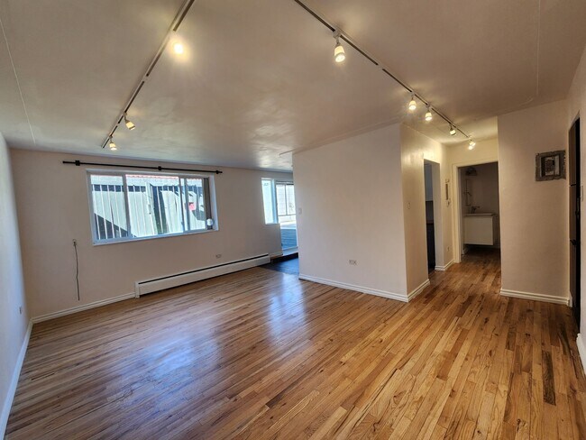 Foto del edificio - 656 Logan St