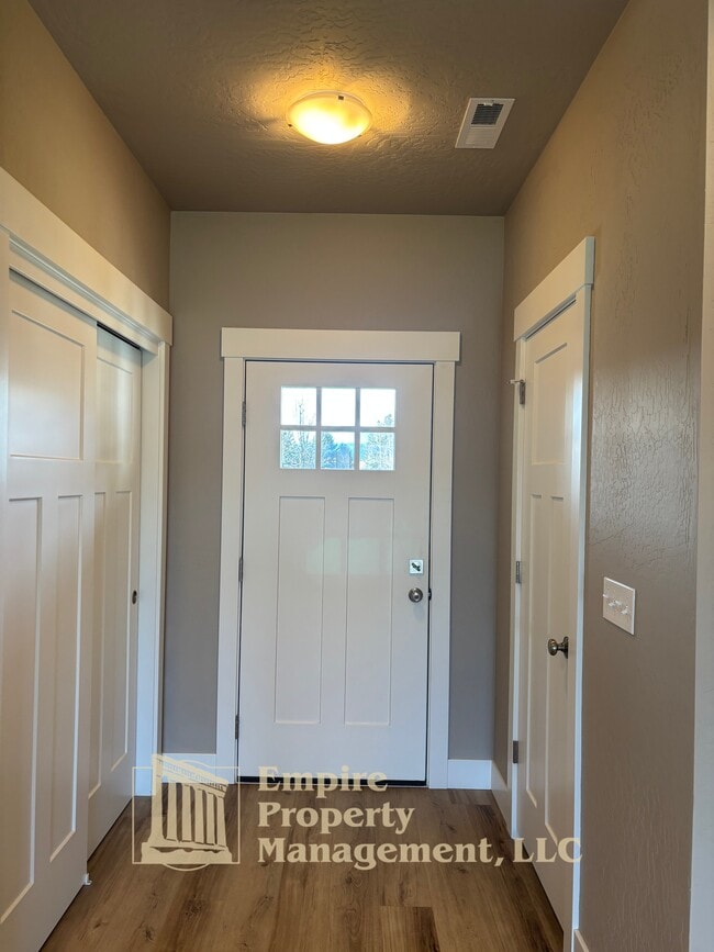 Building Photo - 1650 Irvine Wy