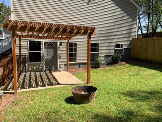 Foto del edificio - 1521 Timber Heights Dr