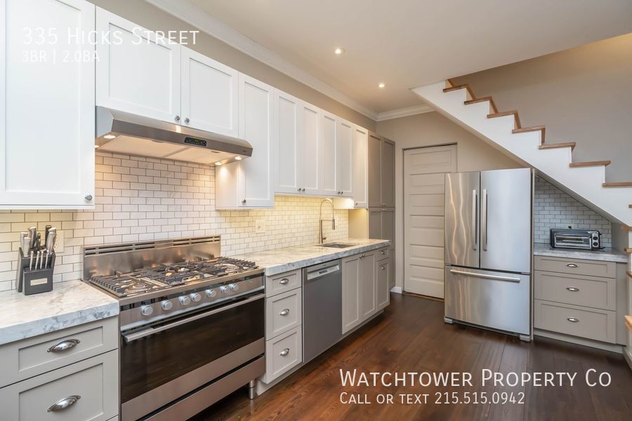 Foto principal - Gorgeous Rittenhouse Town Home with a priv...