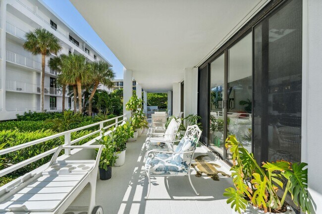 Building Photo - 2784 S Ocean Blvd
