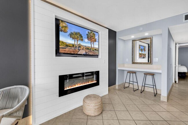 Foto del edificio - 647 N Creekside Dr