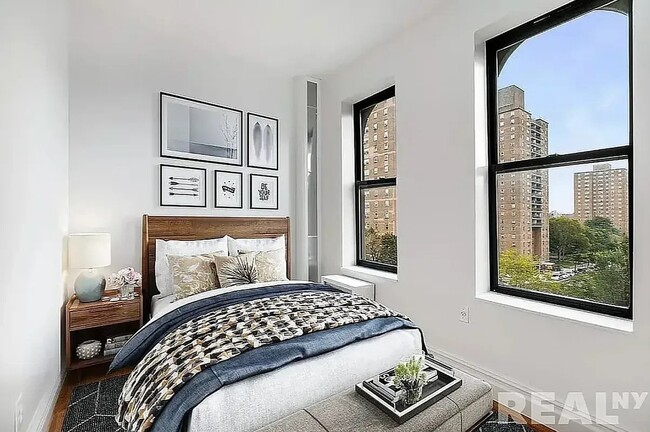 Building Photo - 243 Henry St
