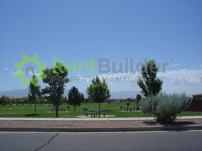 Foto del edificio - LEASE PENDING – PLEASE APPLY AT YOUR OWN D...