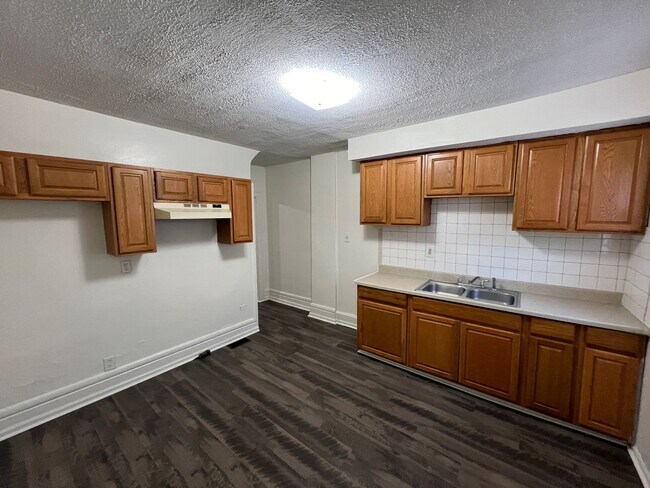 Foto del edificio - 808-810 Reinhard Ave