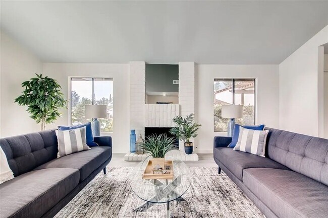 Building Photo - Updated 3 Bedroom in Premier Neighborhood