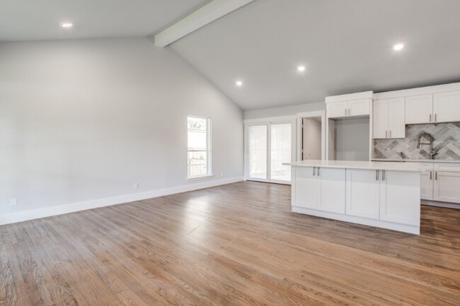 Foto del edificio - 6147 Ravendale Ln
