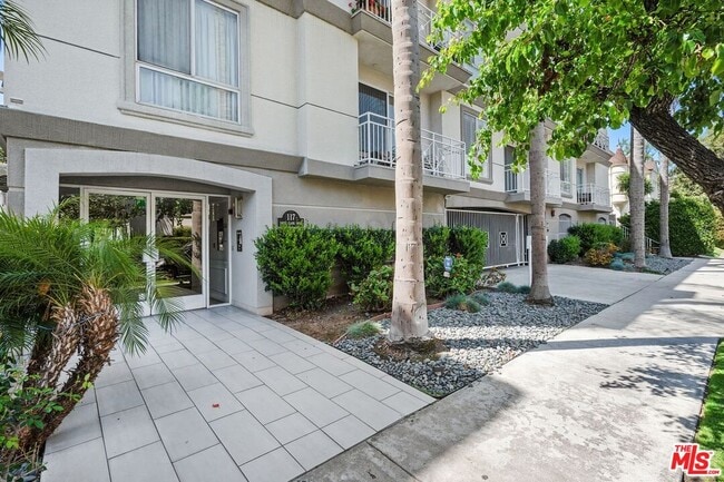 Building Photo - 117 S Clark Dr