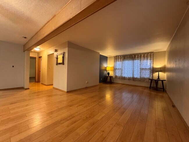 Building Photo - HOUSE FOR RENT IN THE JANESVILLE SCHOOL DI...