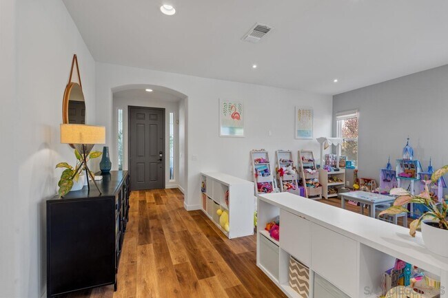 Building Photo - 358 Corte Goleta