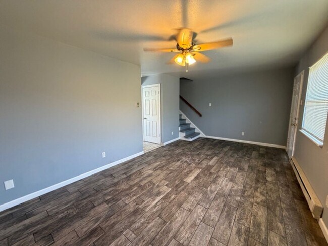 Foto del edificio - Newly renovated Town House for Rent 3Br / 2 Ba Section 8 Welcome !