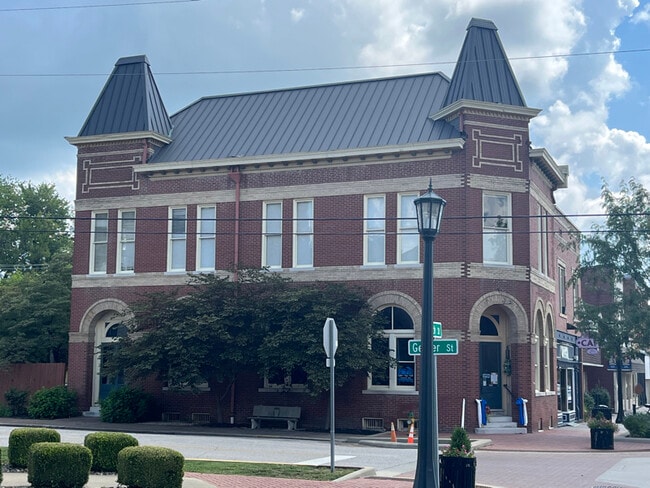 Building Photo - 403 N Geiger St
