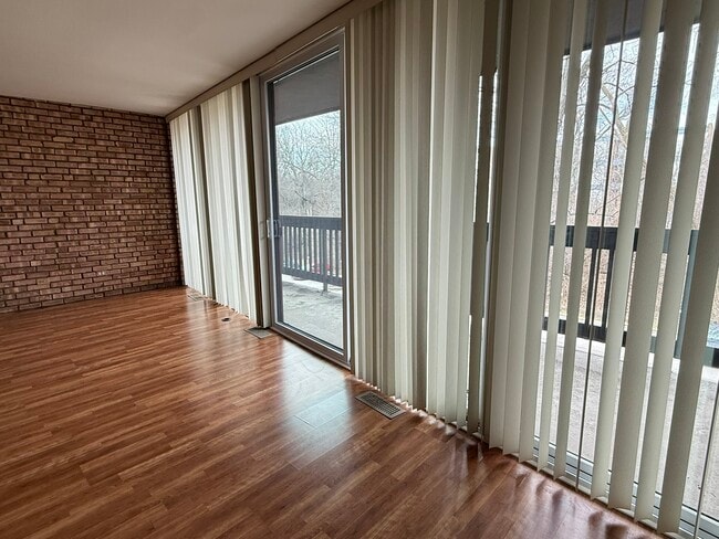 Building Photo - 5500 Hillcrest Ln