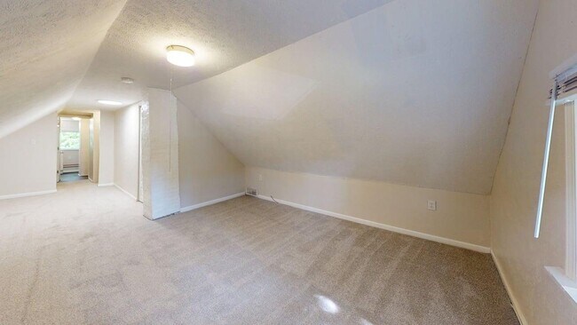 Foto del edificio - 3-Bedroom / 1.5 bath Single-Family Home