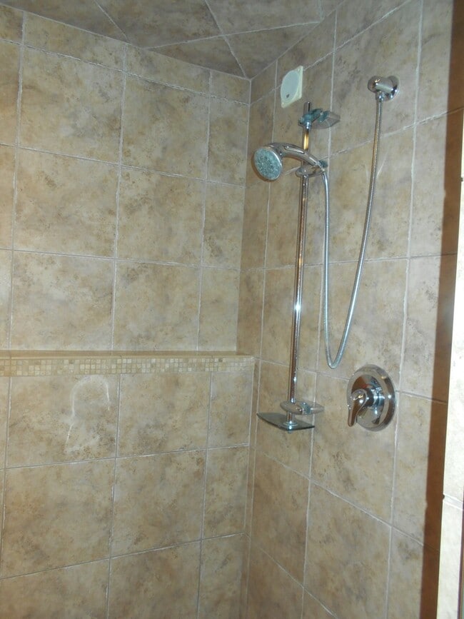 Building Photo - Spacious 3 Bedroom Duplex in Washougal