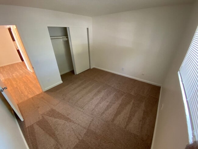 Foto del edificio - Remodeled 3 Bedroom 1 Bath Plus Single Car Garage
