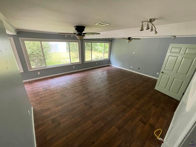 Building Photo - 608 Bernard Dr