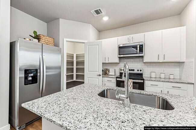 Foto del edificio - 2200 North Buddy Hayes Blvd