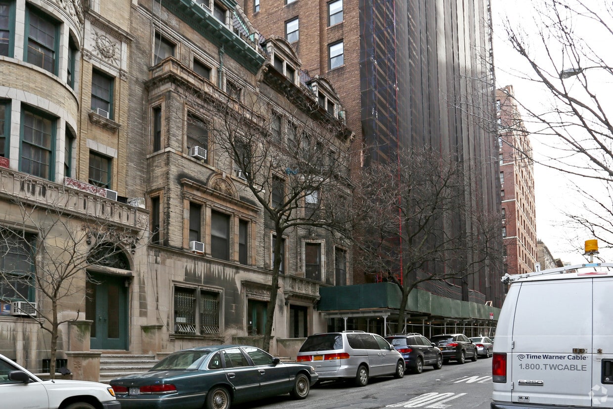Building Photo - Landmark