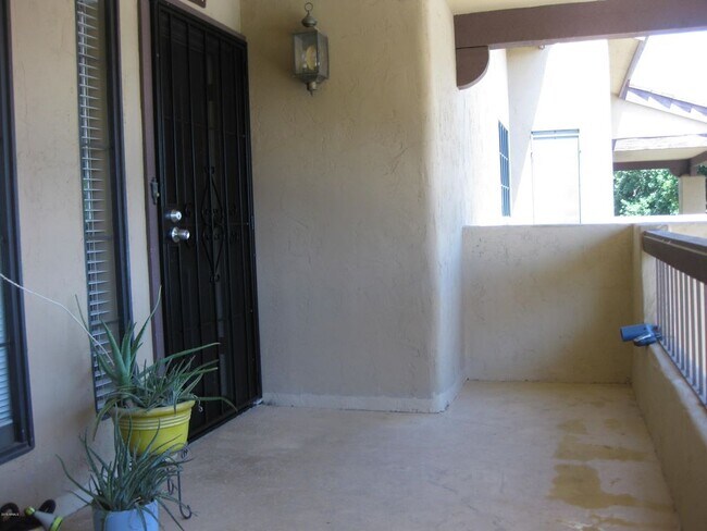 Entrada del condominio - 1351 N Pleasant Dr