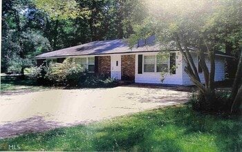 Building Photo - 6097 Park Dr