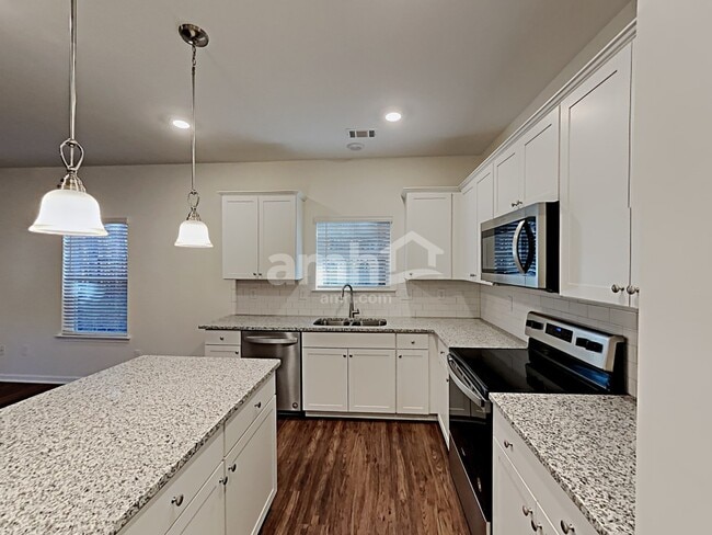 Foto del edificio - 93 Shelby Ct