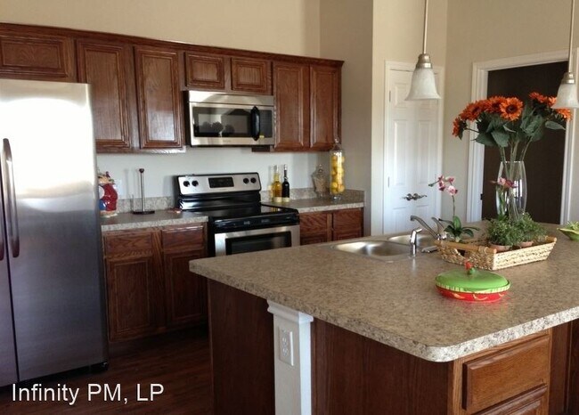 Building Photo - 3 br, 2 bath Apartment - 1106 Newcastle Drive