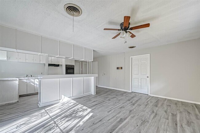 Foto del edificio - 4870 Clover St