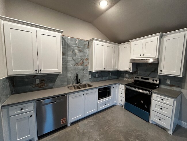 Building Photo - 10028 W Hwy 199