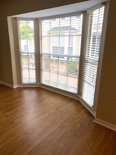 Preciosa ventana mirador - 310 S Gomez Ave