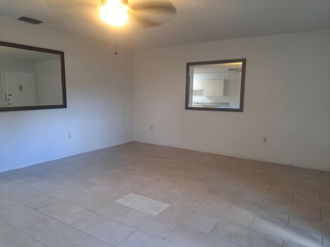 Building Photo - 2050 Oleander Blvd