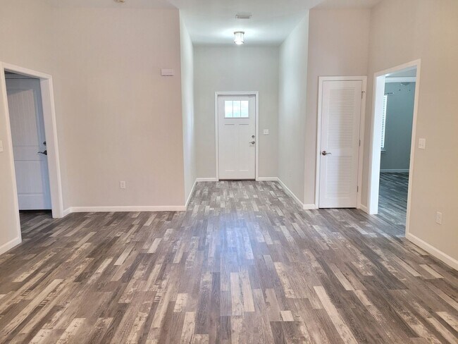 Foto del edificio - Lynn Haven! 4 Bedroom 2 bath Home w/Work Shop on Large Corner Lot!