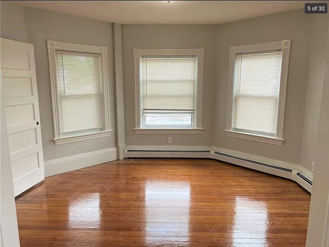 Building Photo - 1129 Main St