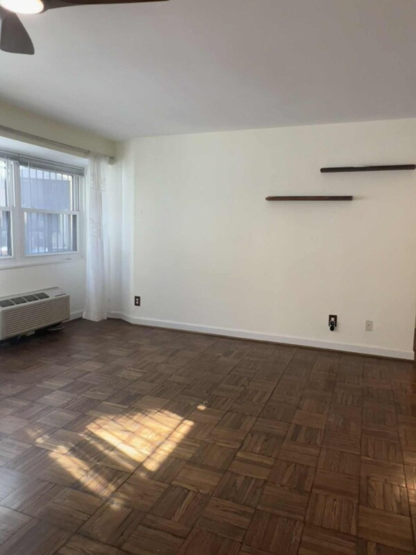 Foto del edificio - 1801 Clydesdale Pl NW